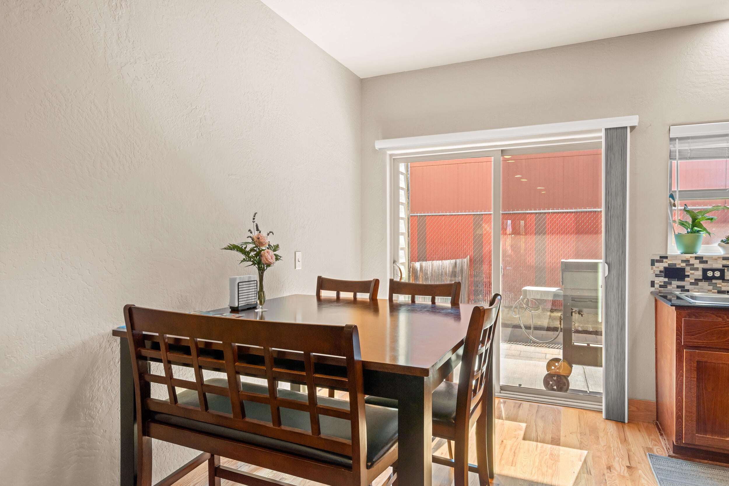 2210 East Barnett Road, Unit 7 Medford, OR 97504 - Photo 5 of 25 5_ 2210 e barnett rd, medford-03