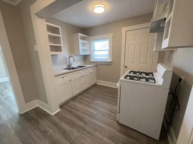 $960 | 6913 Avenue L, Houston, TX 77011