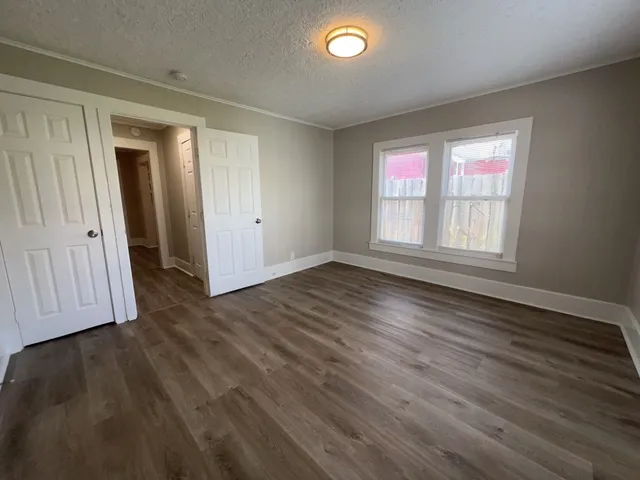 $960 | 6913 Avenue L, Houston, TX 77011