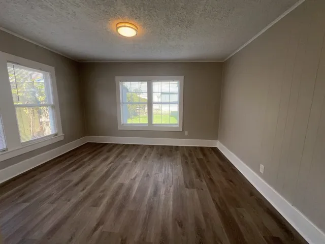 $960 | 6913 Avenue L, Houston, TX 77011