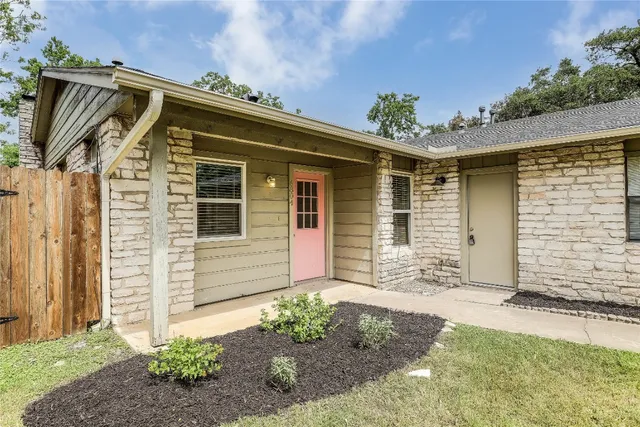 $2,050 | 6804 Kenosha Pass, Unit B, Austin, TX 78735