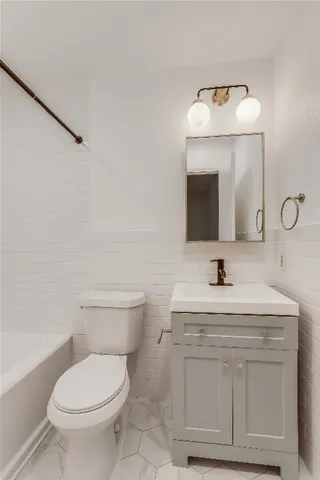 $2,050 | 6804 Kenosha Pass, Unit B, Austin, TX 78735