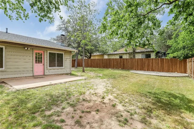 $2,050 | 6804 Kenosha Pass, Unit B, Austin, TX 78735