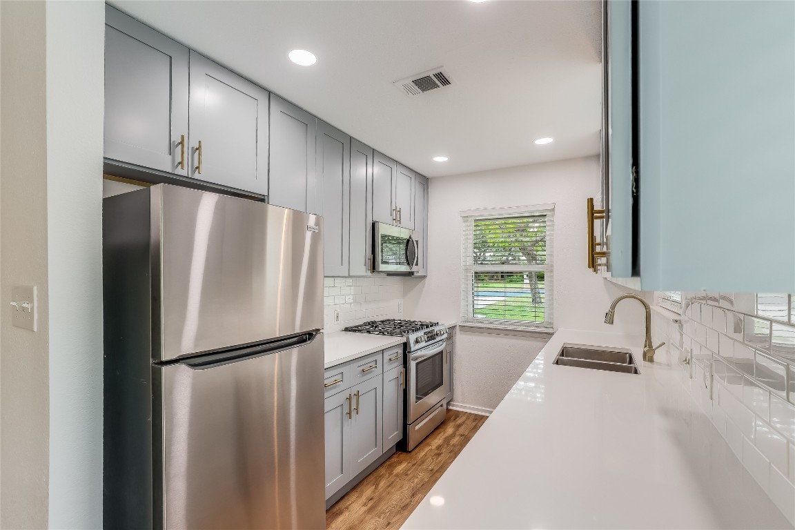 6804 Kenosha Pass, Unit B Austin, TX 78735 - Photo 3 of 25