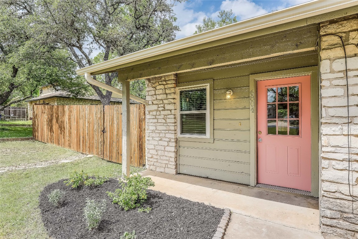 6804 Kenosha Pass, Unit B Austin, TX 78735 - Photo 9 of 25