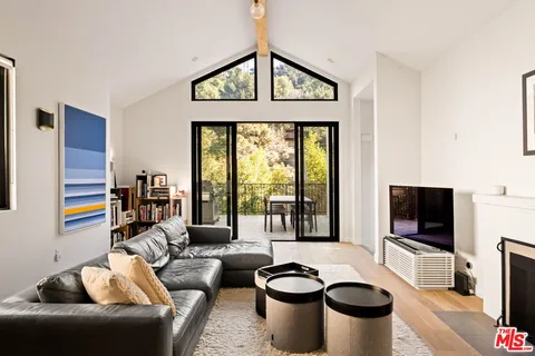 $1,900,000 | 8723 Lookout Mountain Avenue, Los Angeles, CA 90046