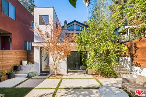 $1,900,000 | 8723 Lookout Mountain Avenue, Los Angeles, CA 90046
