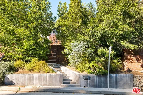 $1,900,000 | 8723 Lookout Mountain Avenue, Los Angeles, CA 90046