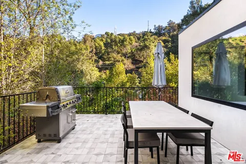 $1,900,000 | 8723 Lookout Mountain Avenue, Los Angeles, CA 90046