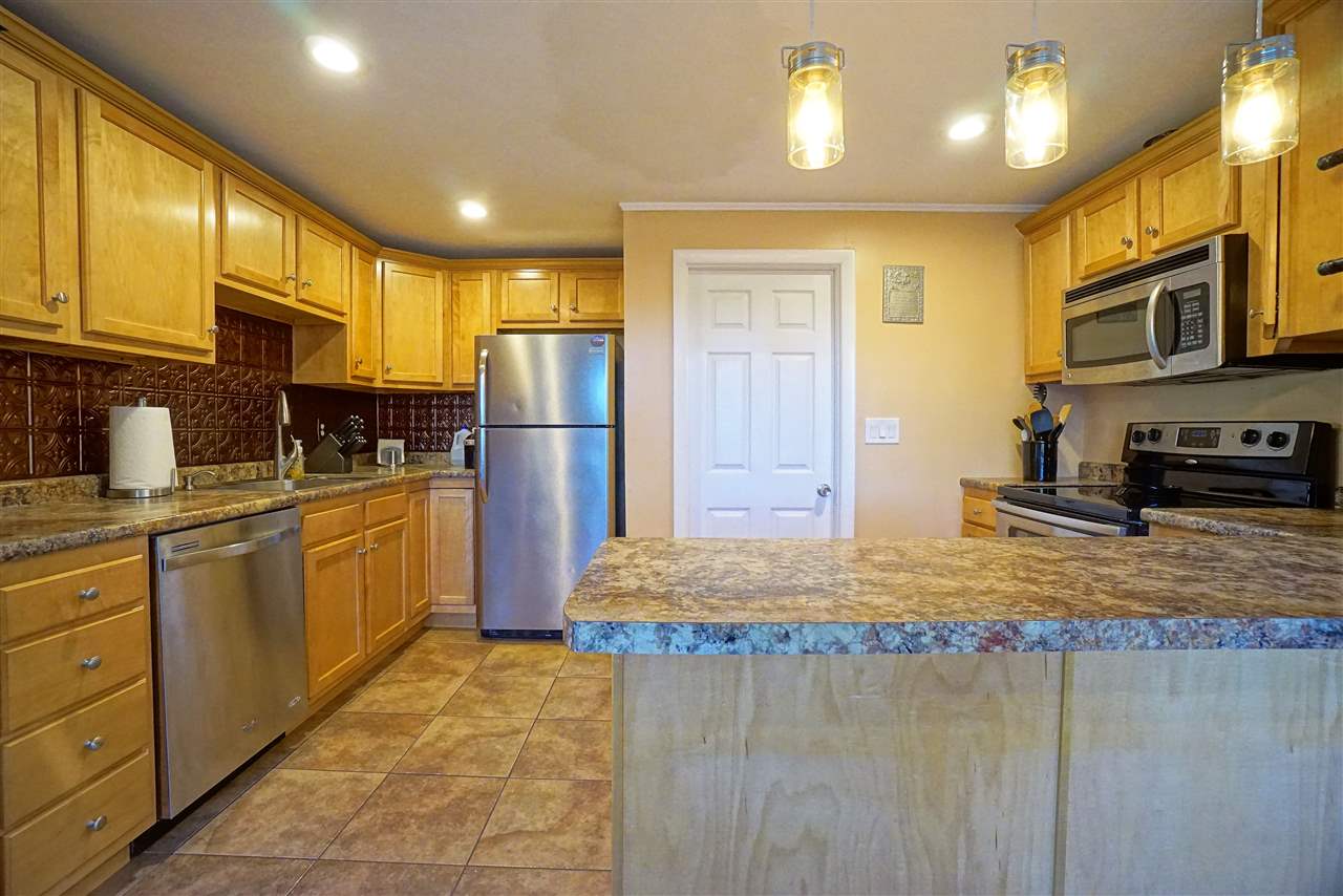 23 Beacon Hill Road Derry, NH 03038 - Photo 2 of 36