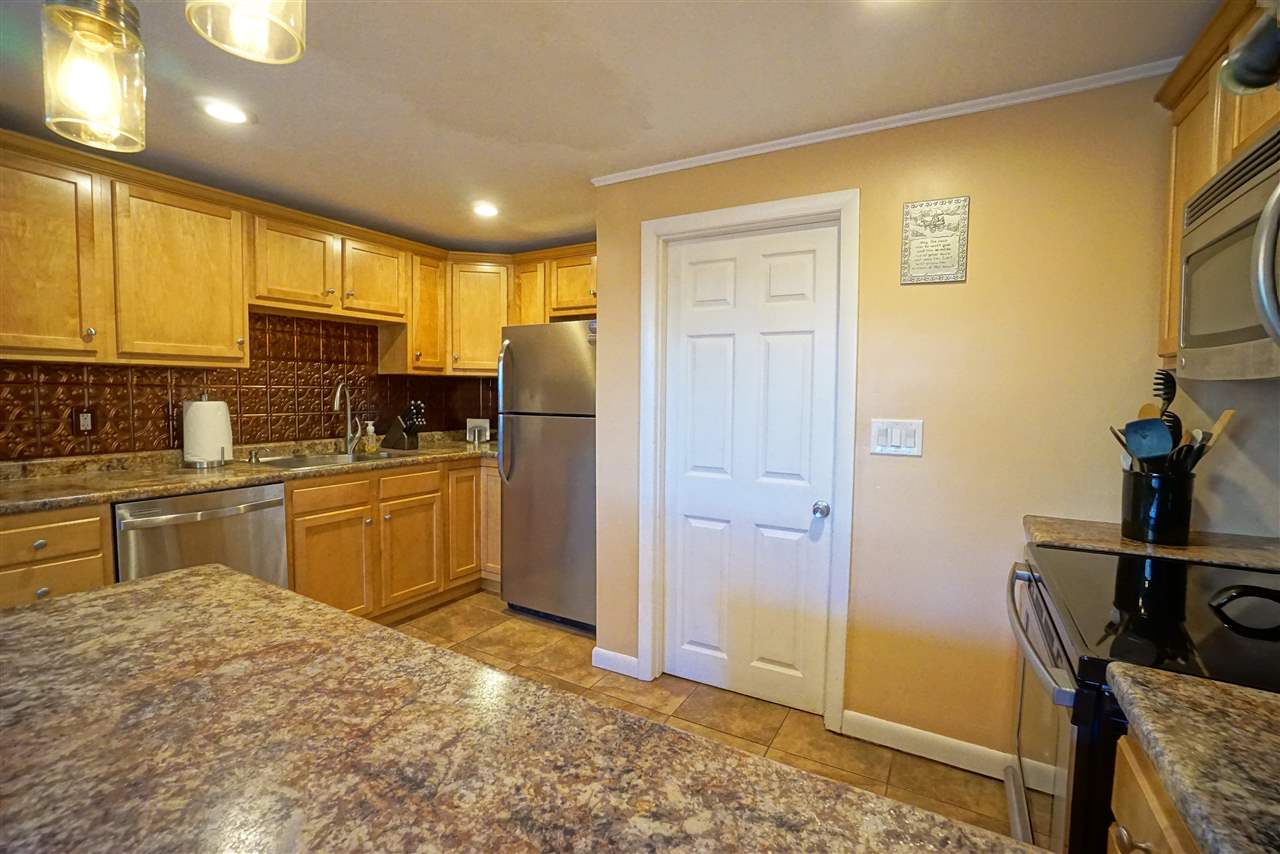 23 Beacon Hill Road Derry, NH 03038 - Photo 11 of 36