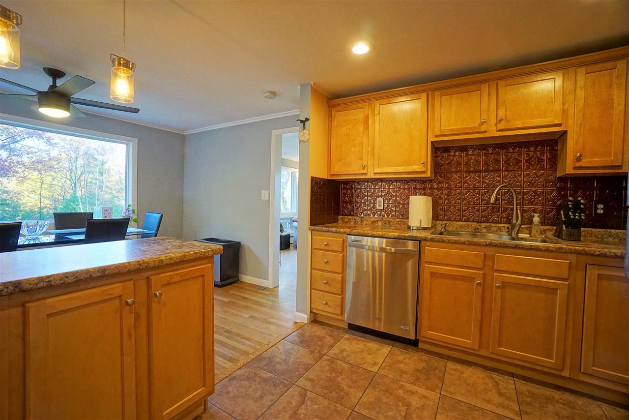 23 Beacon Hill Road Derry, NH 03038 - Photo 9 of 36