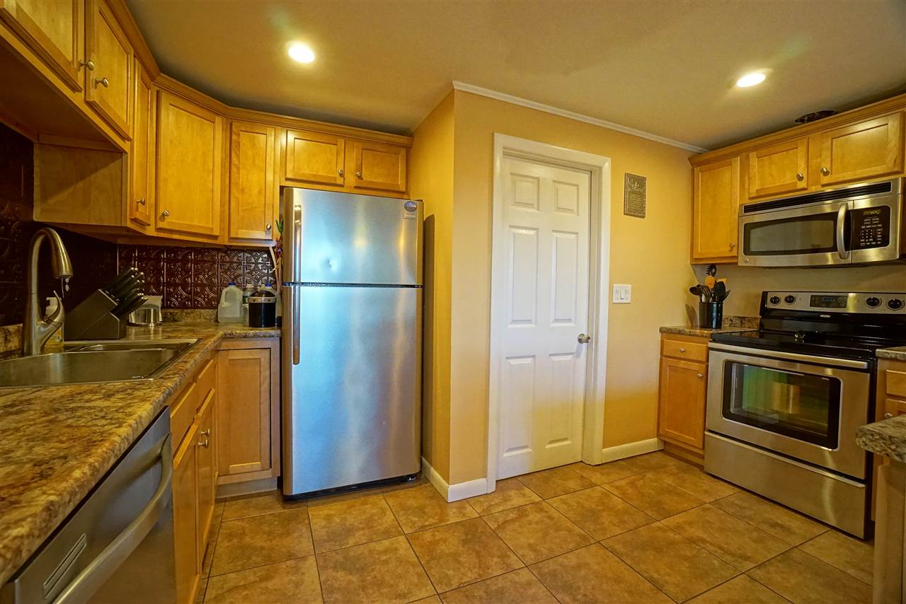 23 Beacon Hill Road Derry, NH 03038 - Photo 10 of 36