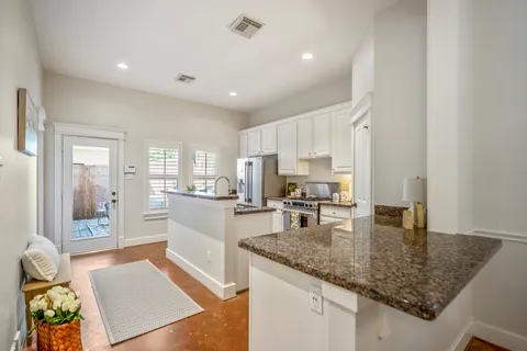 $435,000 | 905 West 23rd Street, Houston, TX 77008
