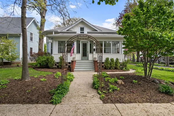 $615,000 | 155 South Slusser Street, Grayslake, IL 60030