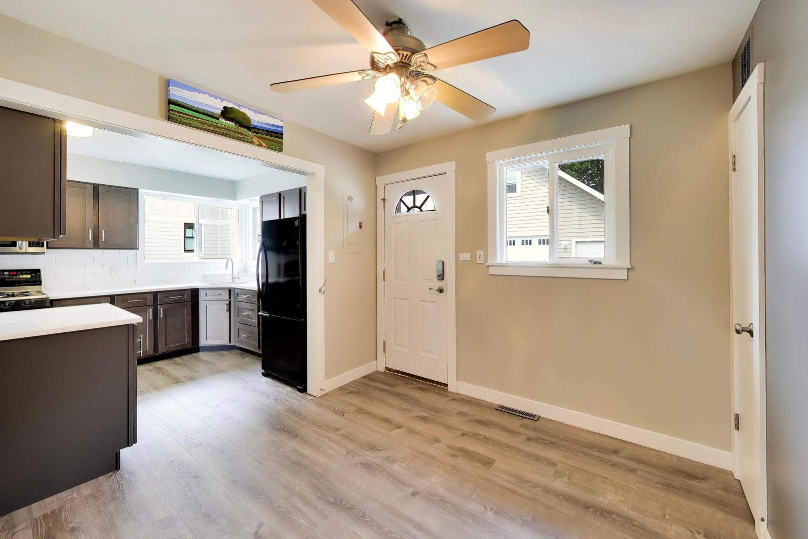 466 Ridgeland Avenue Elmhurst, IL 60126 - Photo 11 of 34 Gallery Image 11