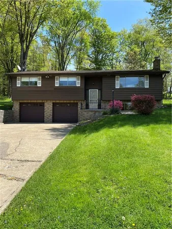 a view of a house with a yard