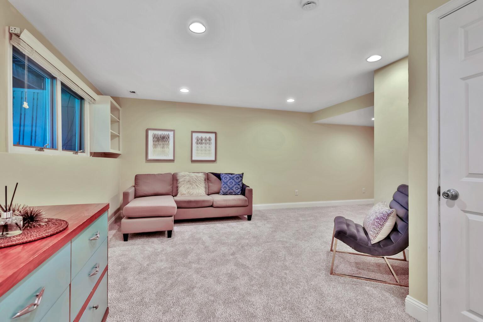 8264 Kingslee Road Bloomington, MN 55438 - Photo 32 of 38 Gallery Image 32