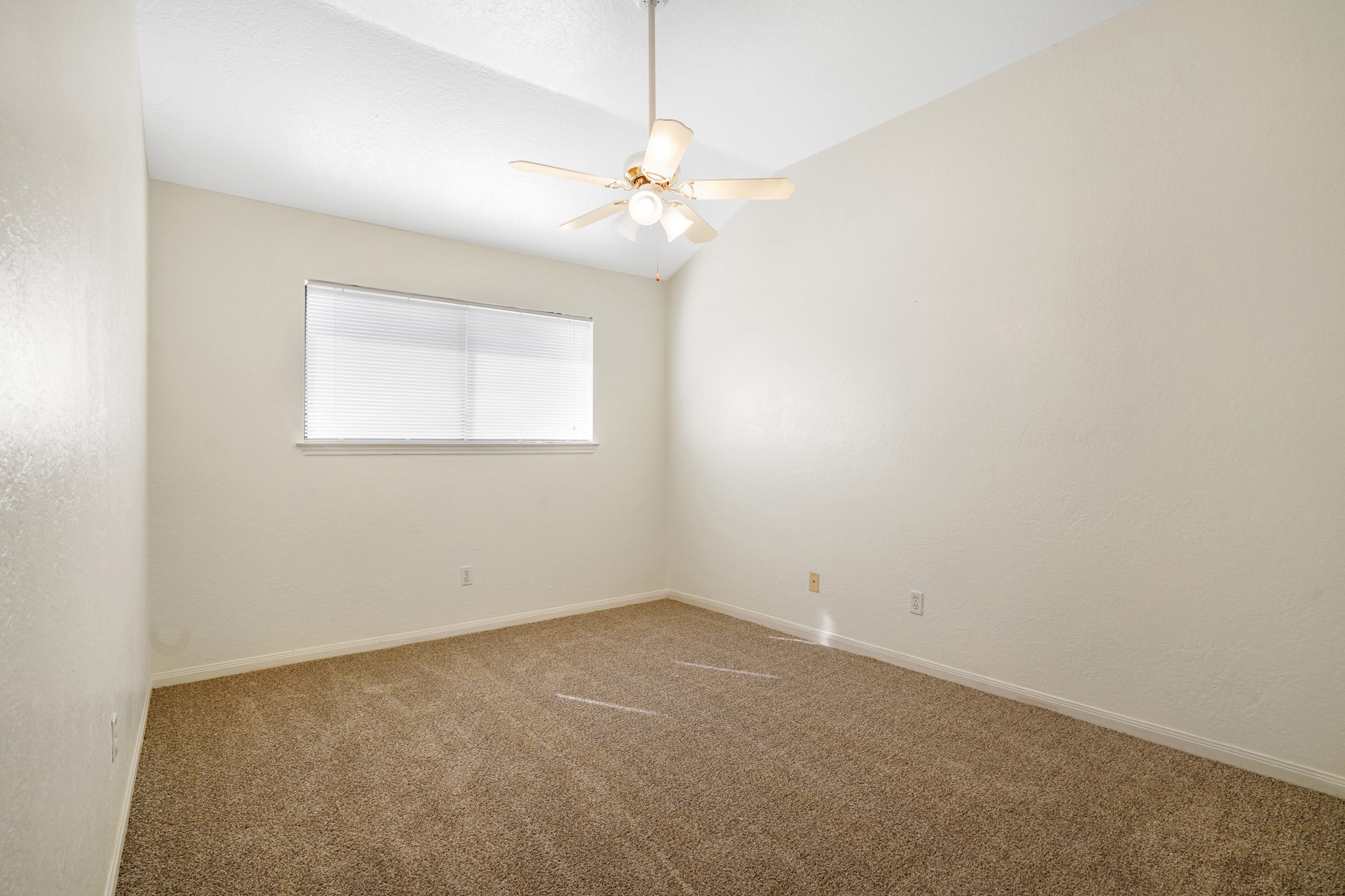 50 Evanston Street, Unit 3 Houston, TX 77015 - Photo 19 of 21 an empty room with a window