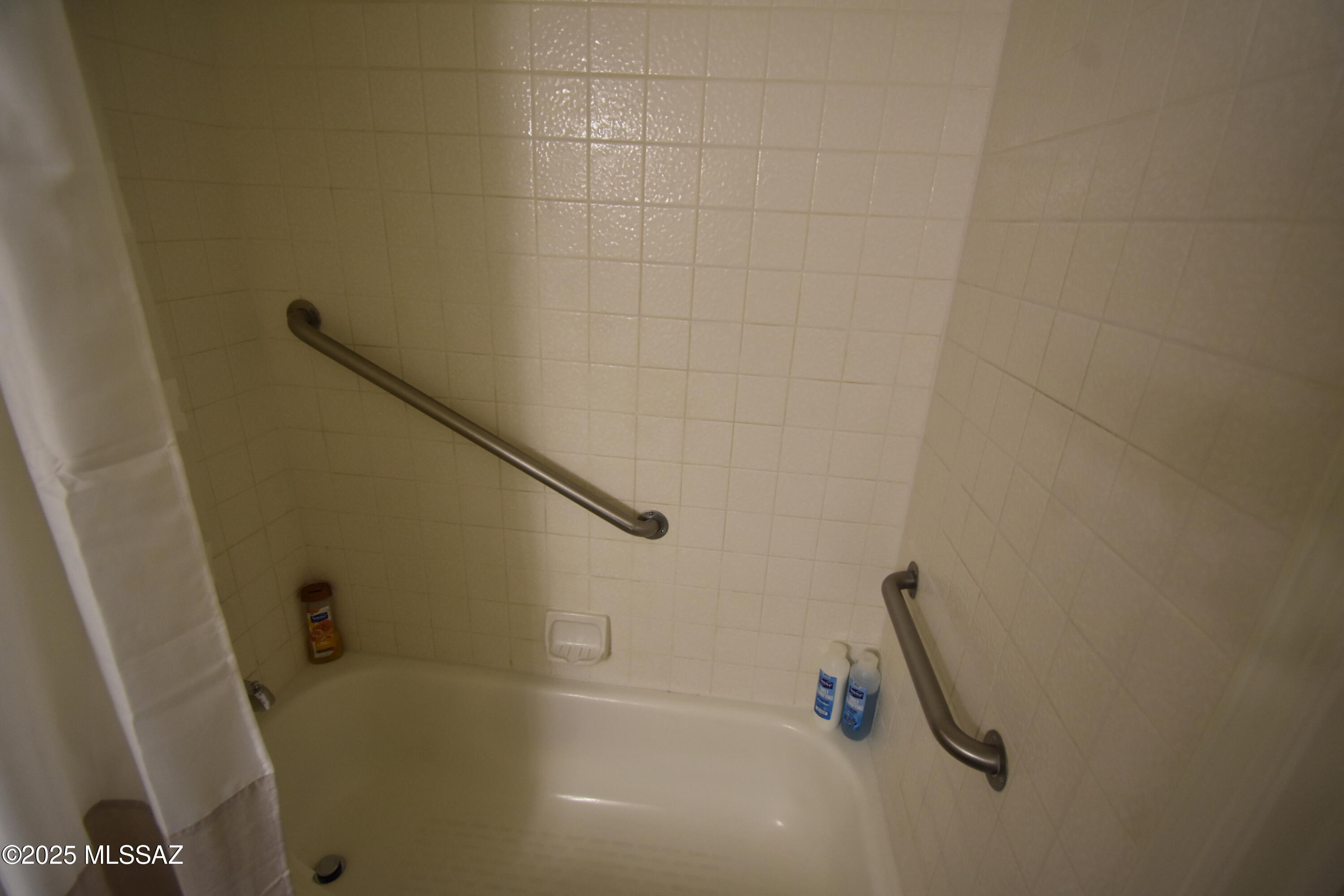 1200 East River Road, Unit J122 Tucson, AZ 85718 - Photo 13 of 14