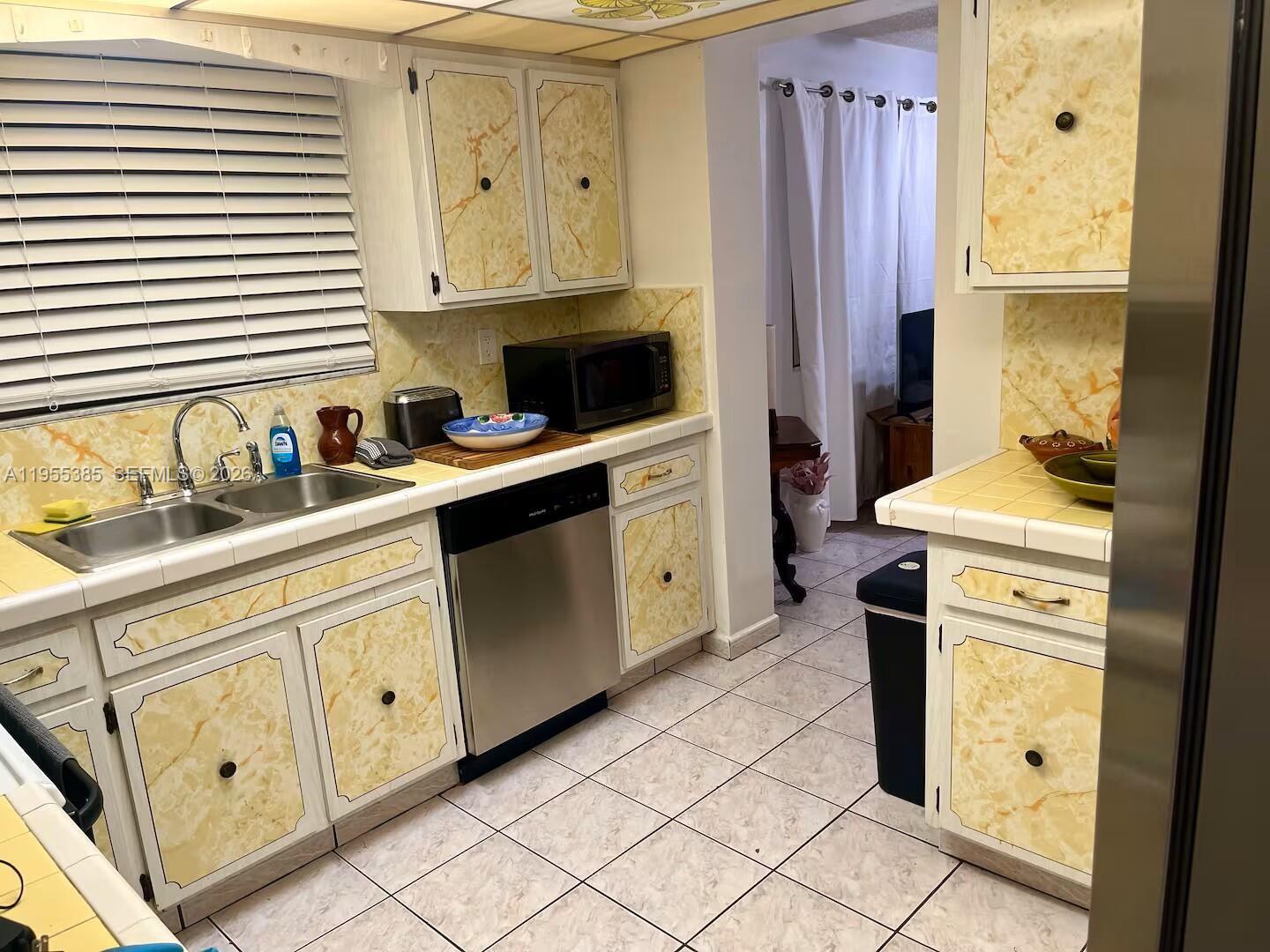 1712 Southwest 13th Street Miami, FL 33145 - Photo 17 of 47