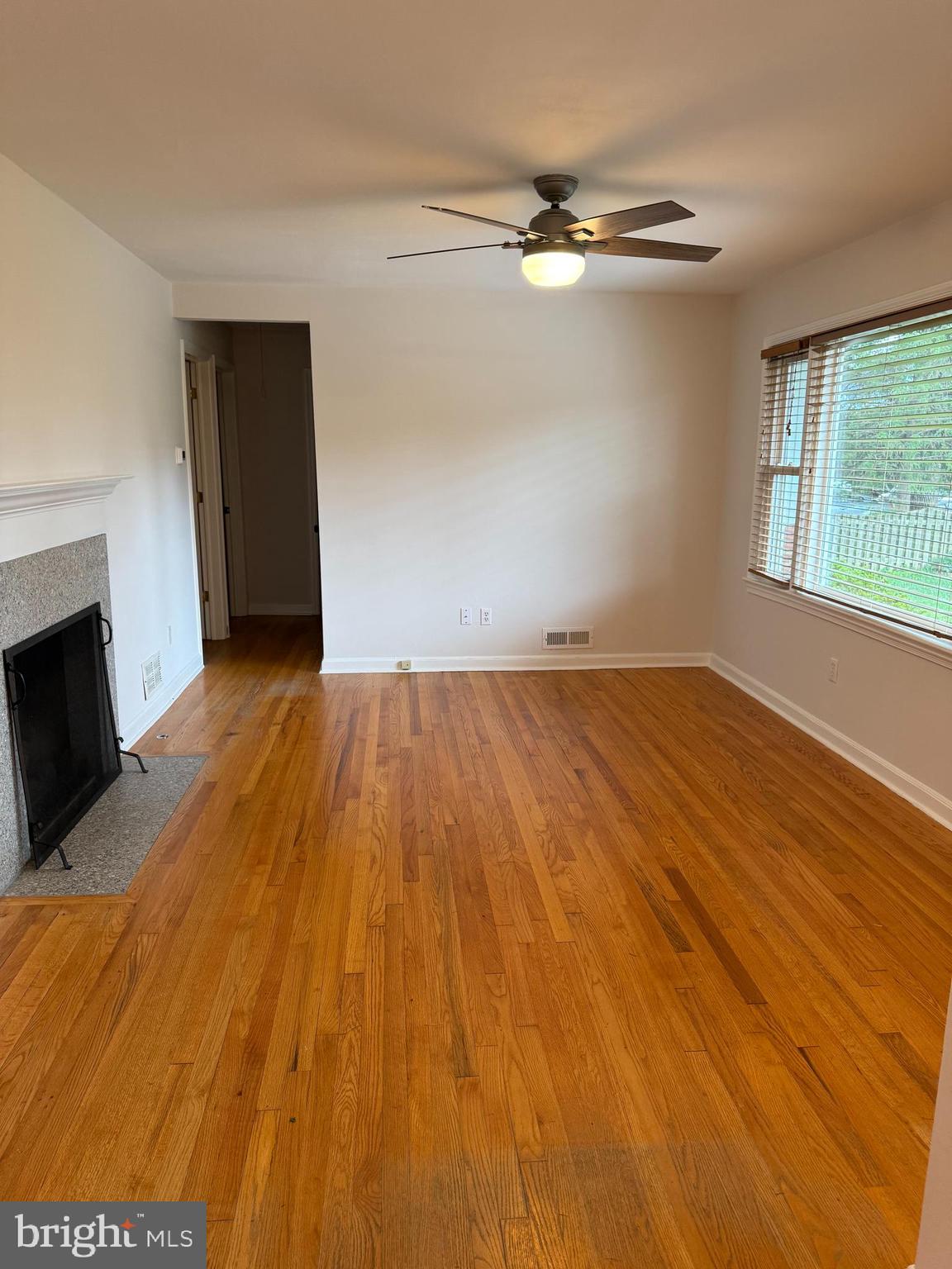 7915 Fairfax Road Alexandria, VA 22308 - Photo 2 of 21 Living Room