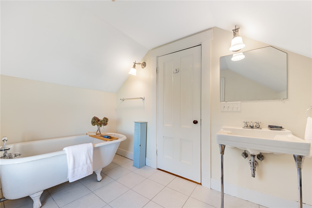 641 Mitchell's Lane Middletown, RI 02842 - Photo 24 of 35