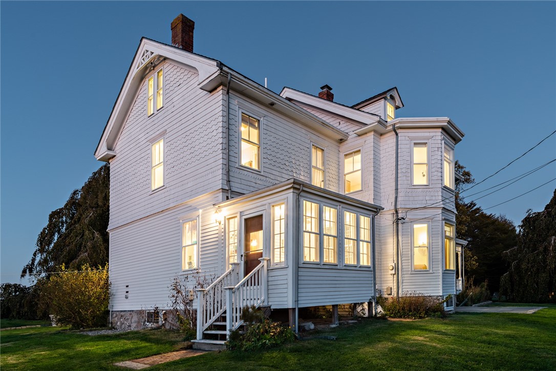 641 Mitchell's Lane Middletown, RI 02842 - Photo 3 of 35