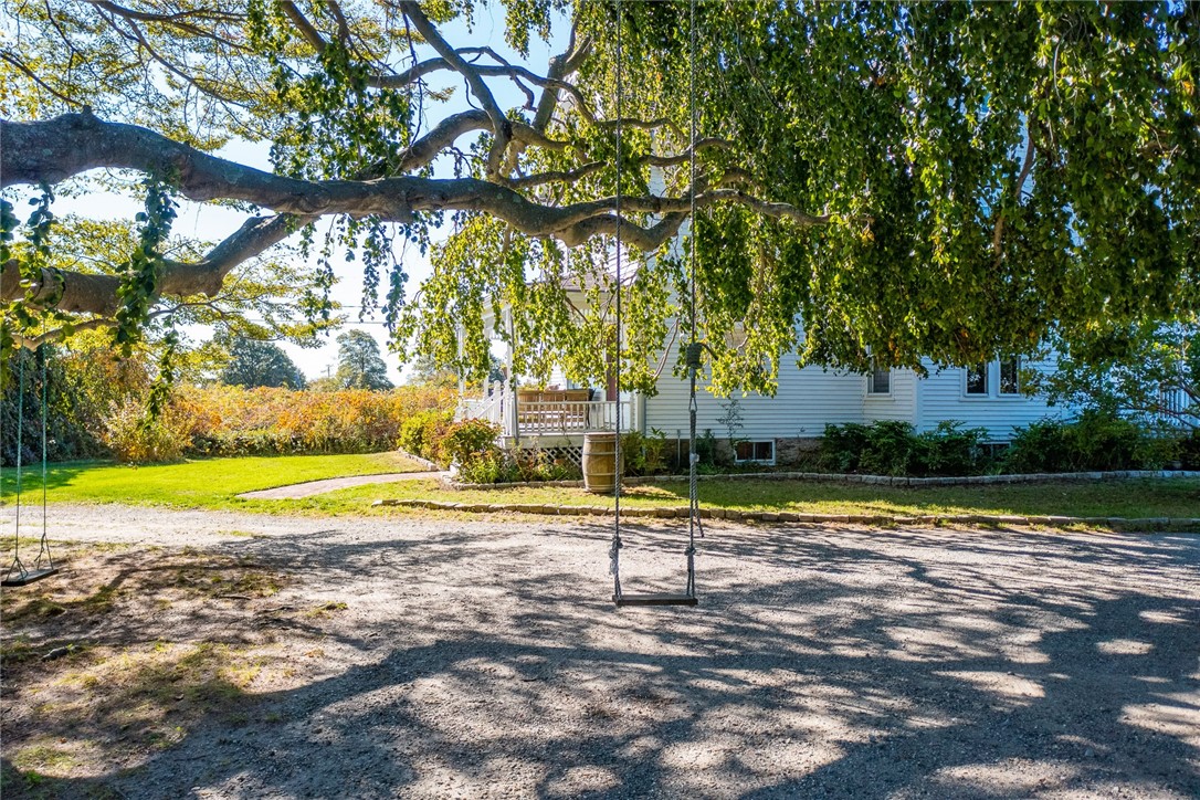 641 Mitchell's Lane Middletown, RI 02842 - Photo 5 of 35