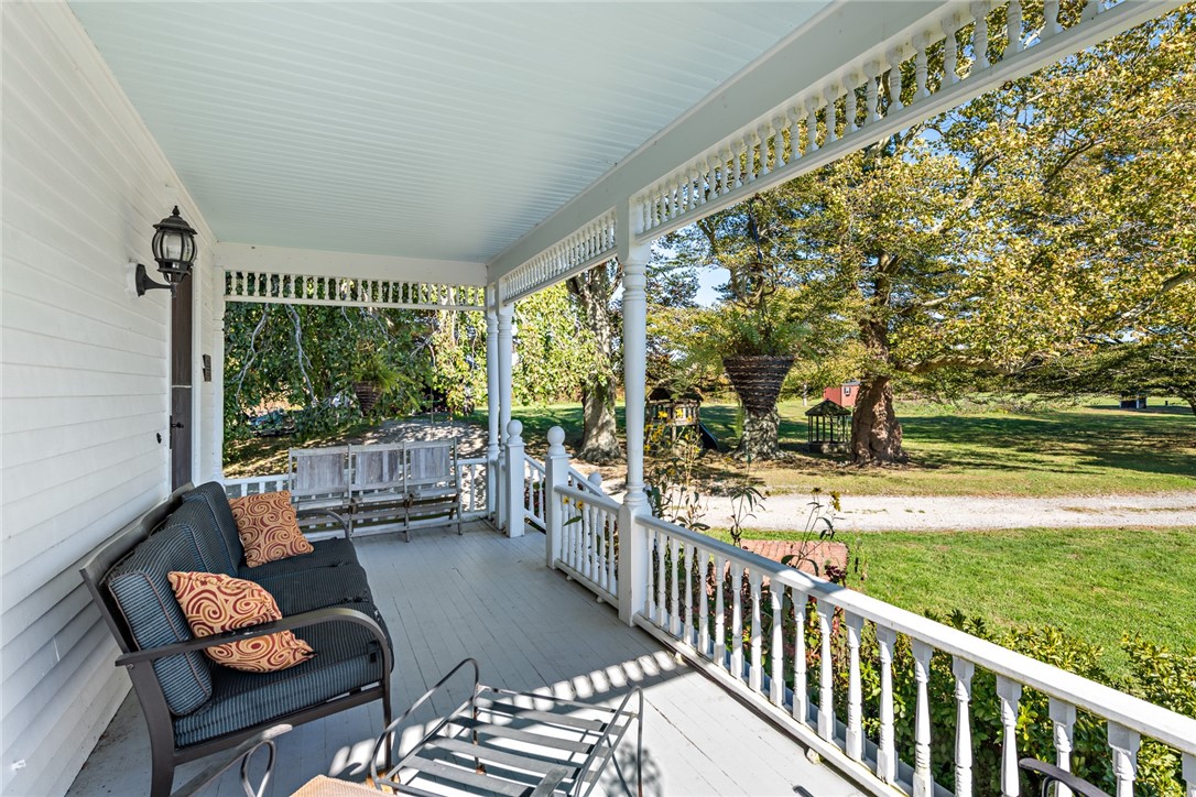 641 Mitchell's Lane Middletown, RI 02842 - Photo 8 of 35