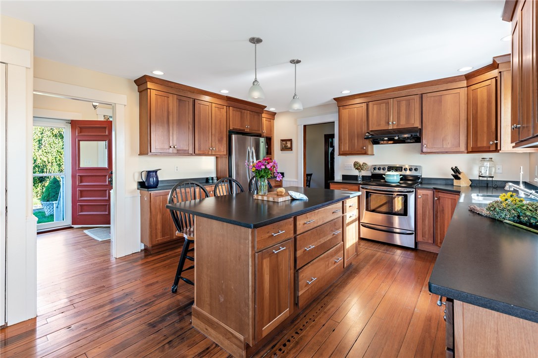 641 Mitchell's Lane Middletown, RI 02842 - Photo 10 of 35