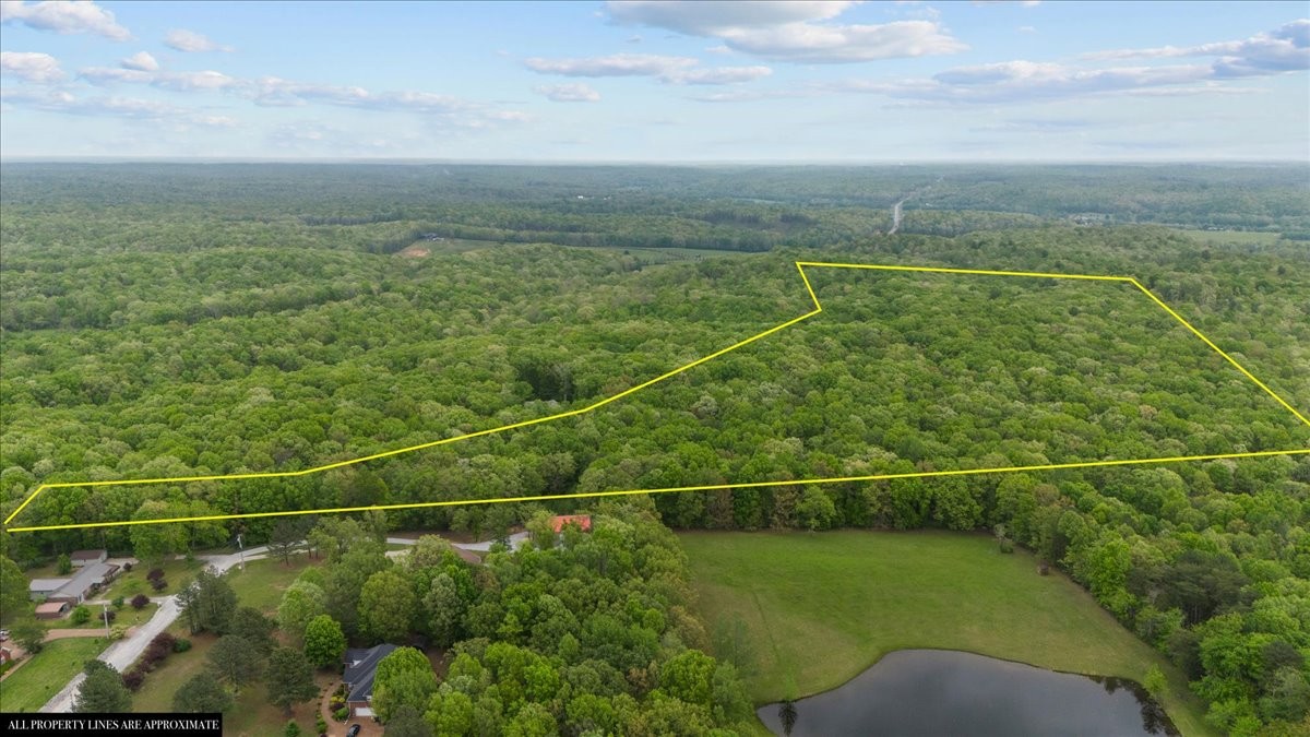 a view of a tennis court