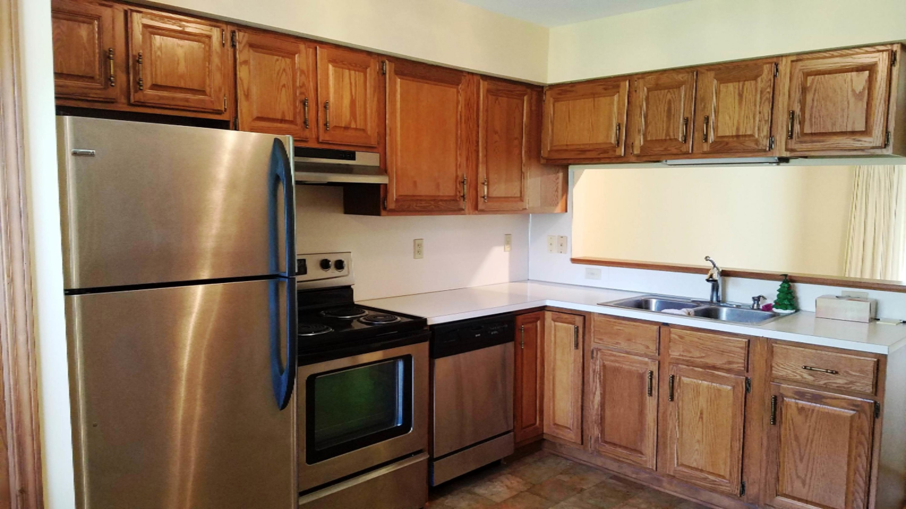 5174 Green Meadow Road, Unit 82 Kalamazoo, MI 49009 - Photo 4 of 15 Kitchen w all appliances