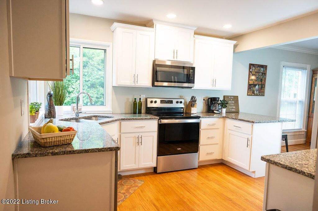 2521 Alanmede Road Louisville, KY 40205 - Photo 7 of 37 Kitchen