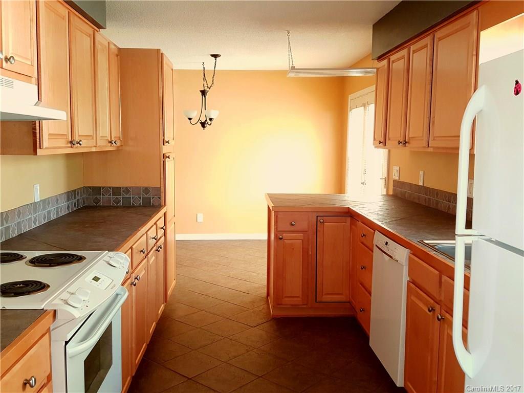 116 Christopher Road Marion, NC 28752 - Photo 3 of 17