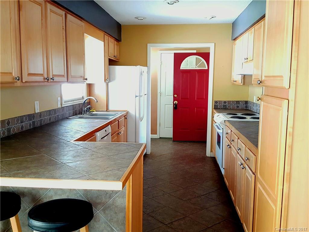 116 Christopher Road Marion, NC 28752 - Photo 4 of 17