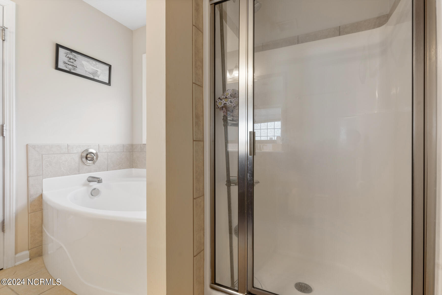 303 Merin Height Road Jacksonville, NC 28546 - Photo 12 of 25 Luxury Soaking Tub & Separate Shower