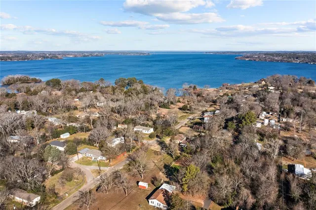 a view of a large yard