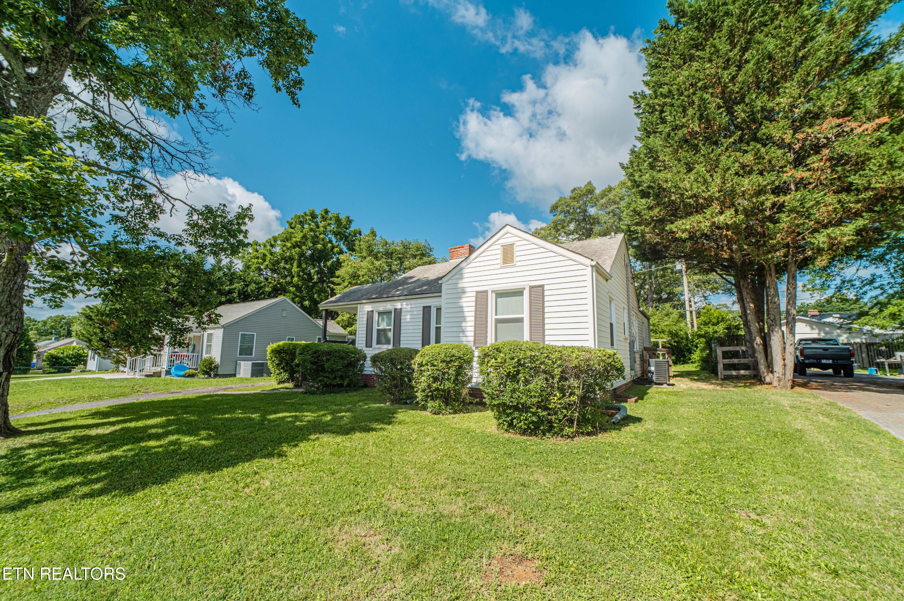 1751 North Wright Road Alcoa, TN 37701 - Photo 4 of 24 1751-N-Wright-4
