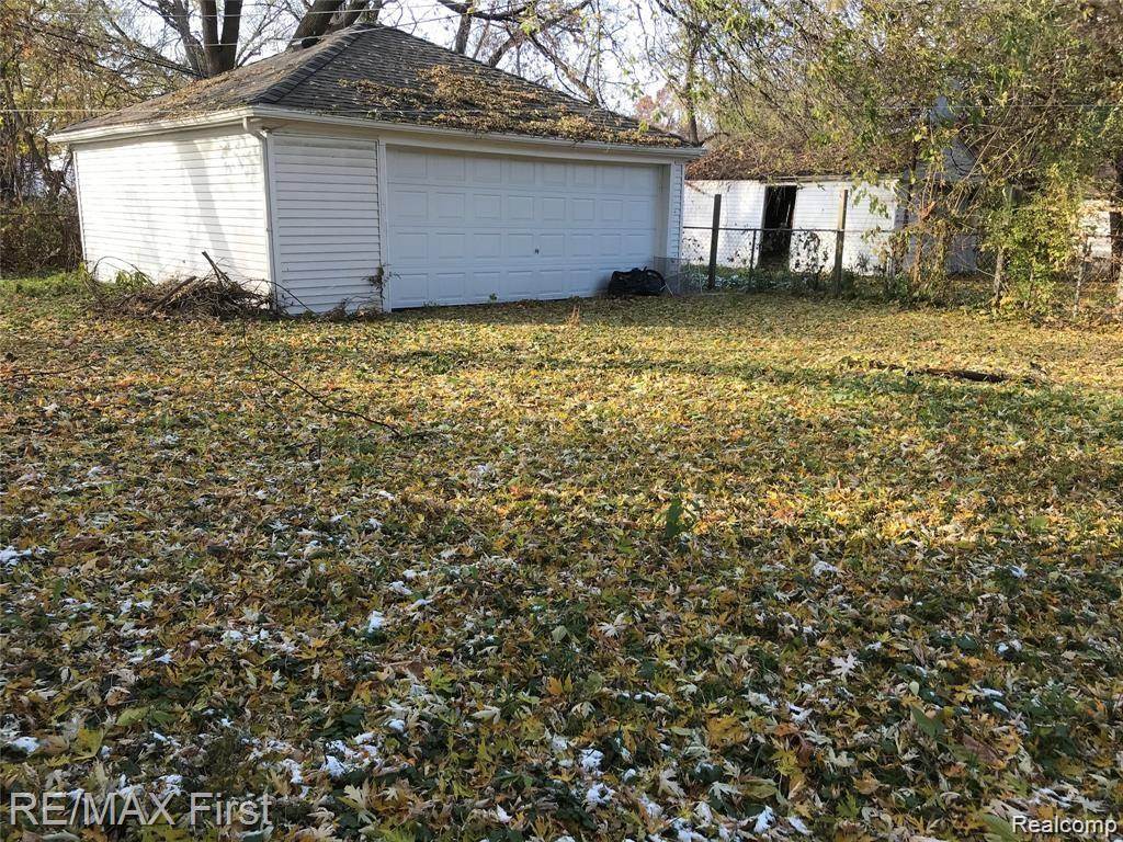 11663 Heyden Detroit, MI 48228 - Photo 2 of 7