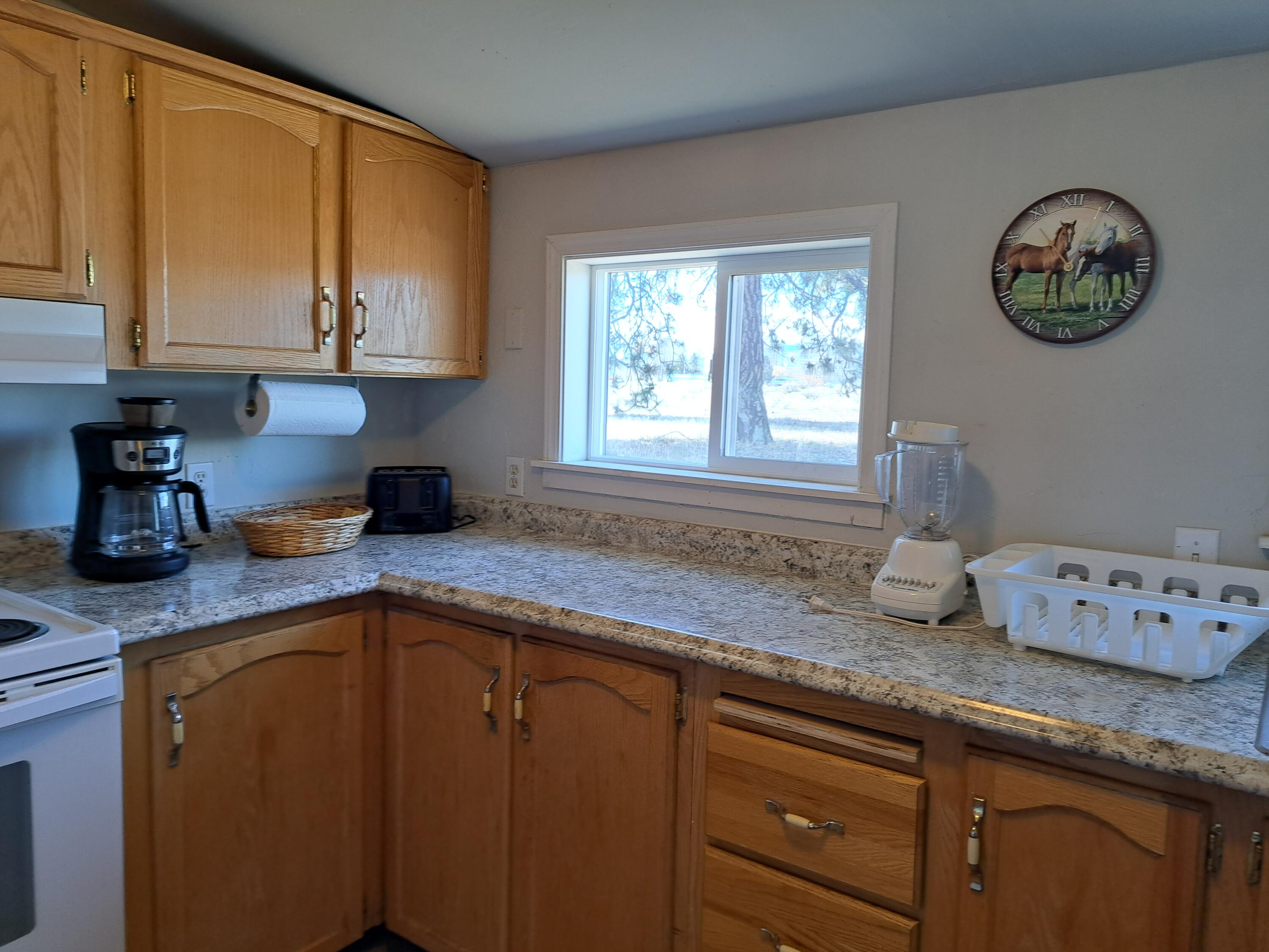 32227 Rivers Drive Chiloquin, OR 97624 - Photo 24 of 55 2nd home kitchen, new quartz counters also