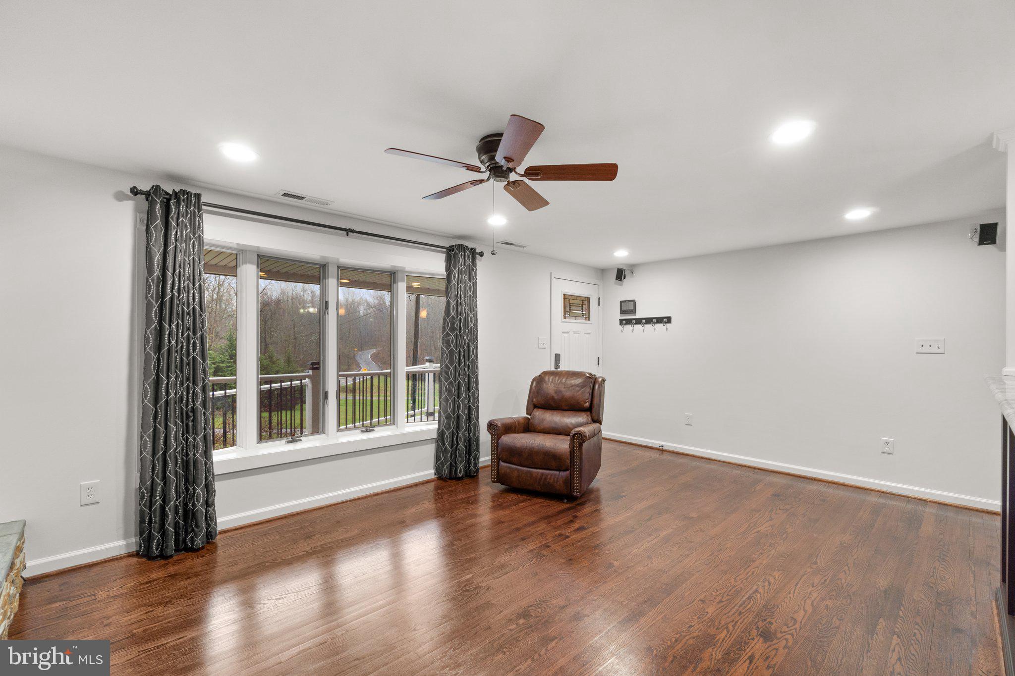 4822 Old Washington Road Sykesville, MD 21784 - Photo 5 of 46 LIVING ROOM