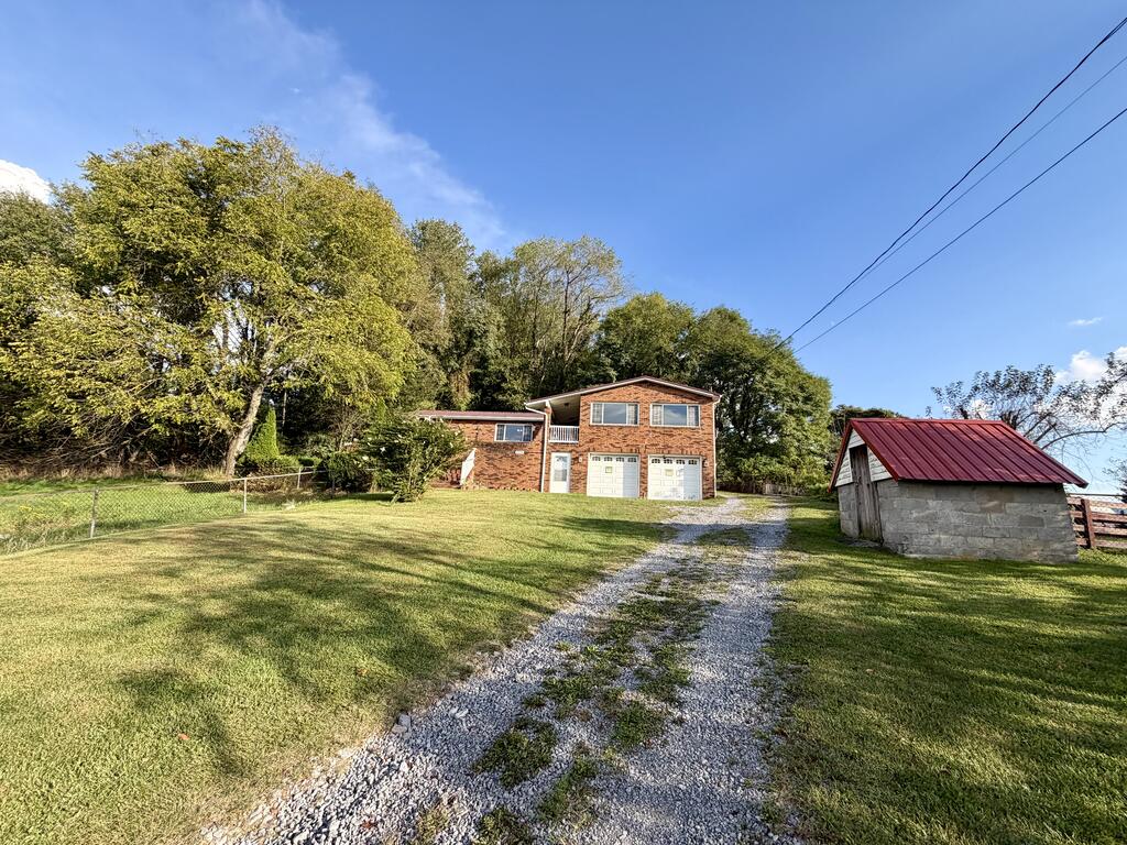 8974 Thompson Valley Road Tazewell, VA 24651 - Photo 3 of 35 Gallery Image 3