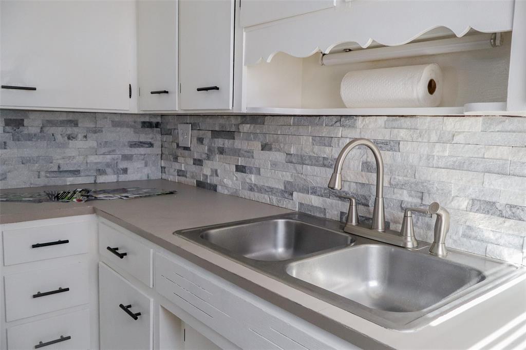 2708 Dixie Road Lakeland, FL 33801 - Photo 9 of 31 a close view of sink and tap
