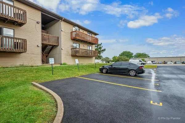 $222,000 | 695 Dean Street, Unit E, South Elgin, IL 60177