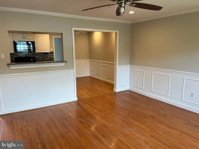 10310 Meadowview Drive Fredericksburg, VA 22408 - Photo 3 of 25 a view of a livingroom with a couch wooden floor and a kitchen