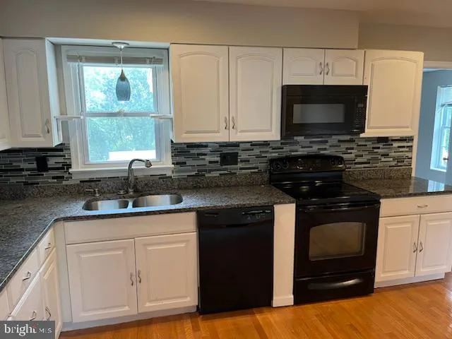 $2,800 | 10310 Meadowview Drive, Fredericksburg, VA 22408