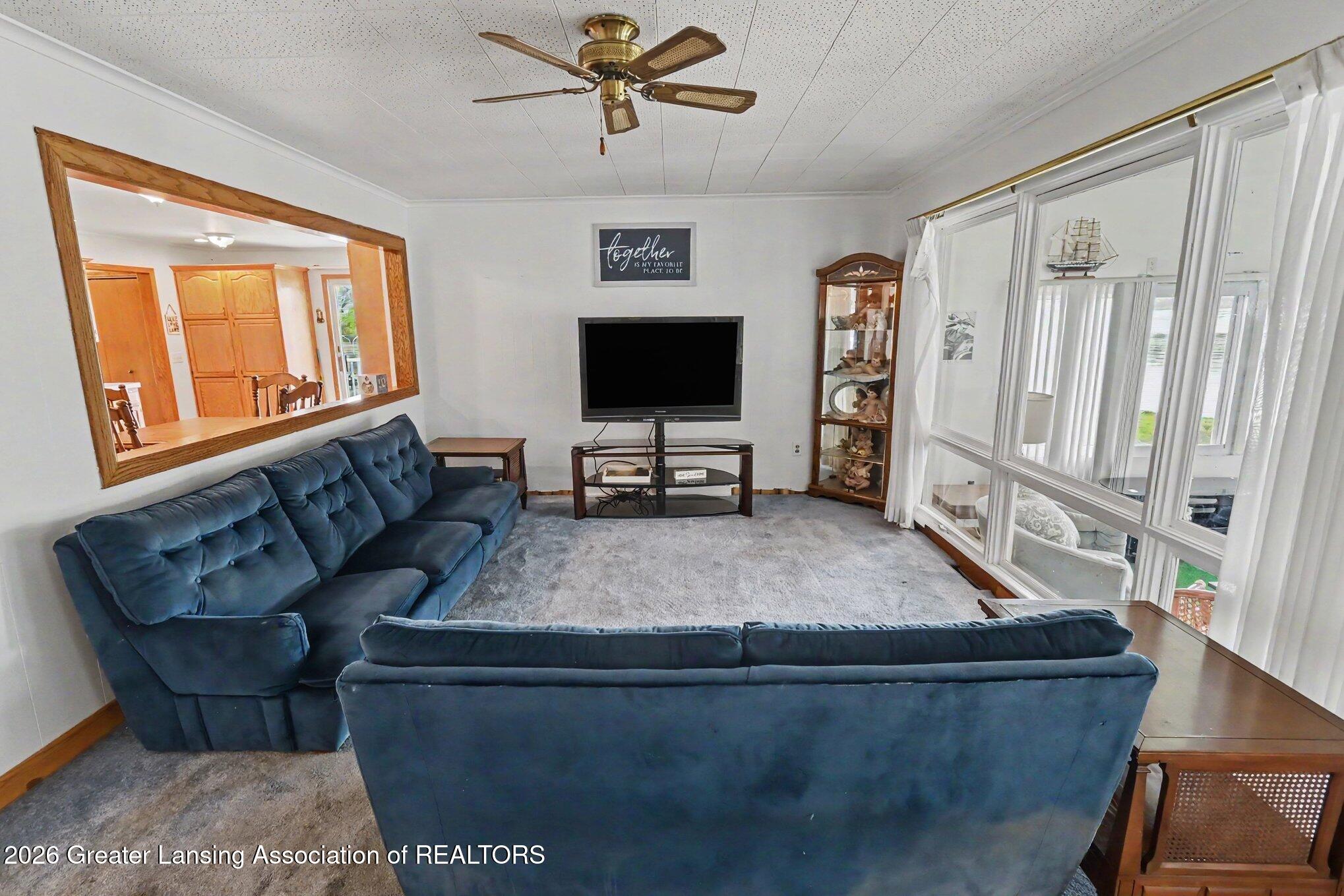839 Riley Drive Quincy, MI 49082 - Photo 3 of 31 Living Room