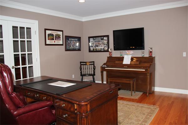 36 Sterling Road Needham, MA 02492 - Photo 4 of 26 Gallery Image 4