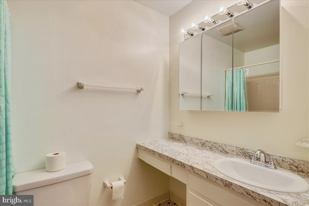 16400 Kipling Road Derwood, MD 20855 - Photo 11 of 24 Upper hall bath